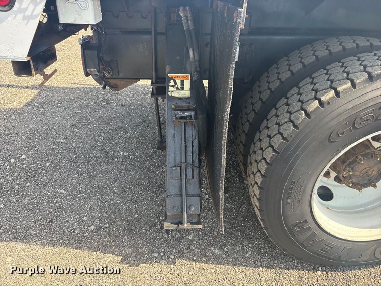 image for item EG8873 2013 Freightliner 114SD crane truck