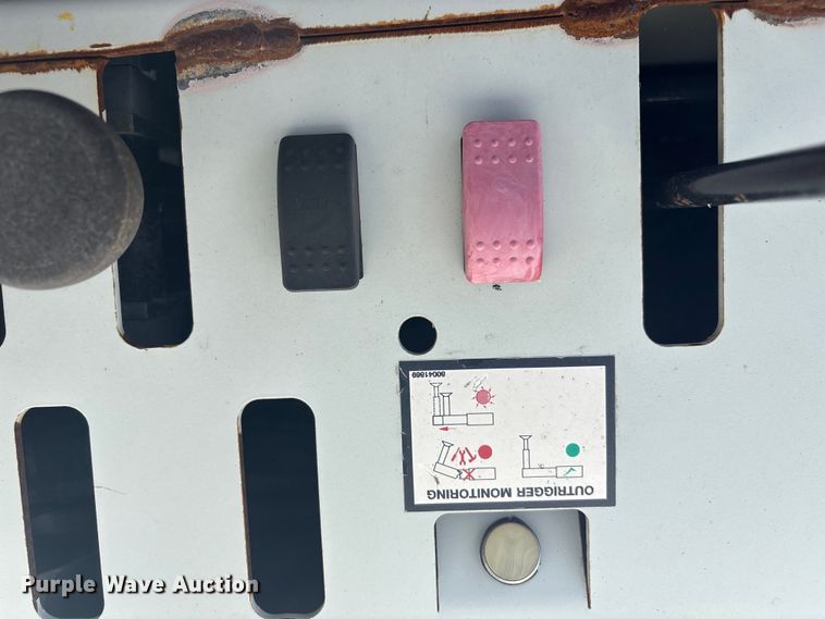 image for item EG8873 2013 Freightliner 114SD crane truck