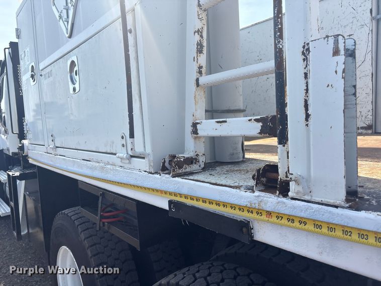 image for item EG8873 2013 Freightliner 114SD crane truck