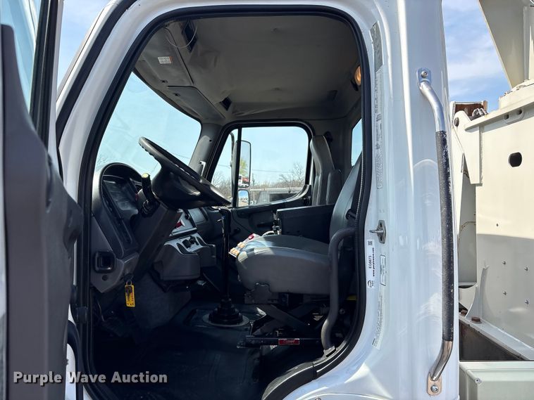 image for item EG8873 2013 Freightliner 114SD crane truck