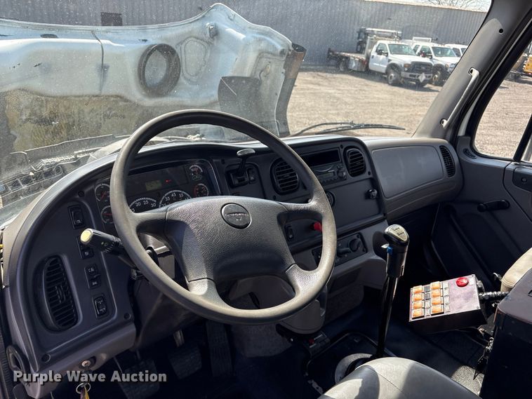 image for item EG8873 2013 Freightliner 114SD crane truck
