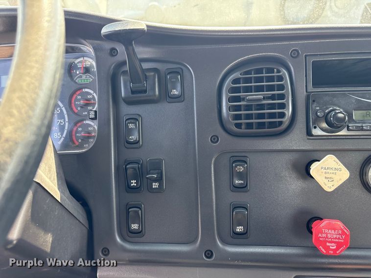 image for item EG8873 2013 Freightliner 114SD crane truck