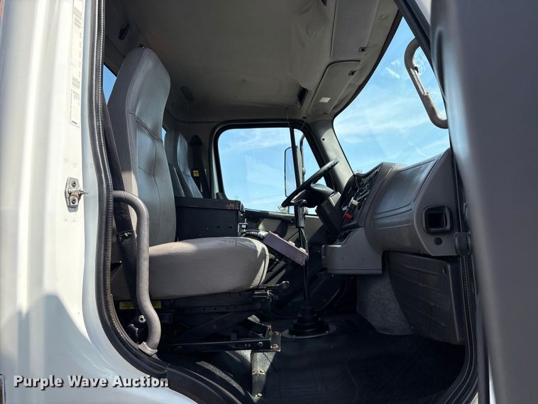 image for item EG8873 2013 Freightliner 114SD crane truck