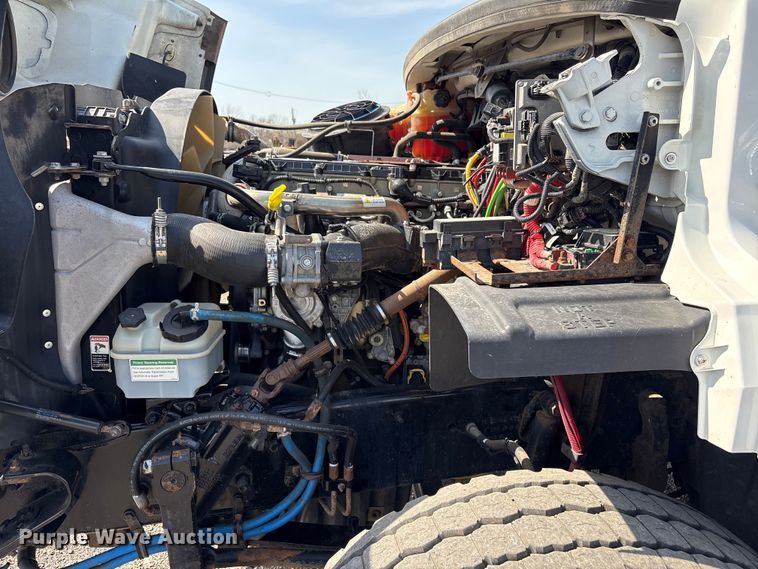 image for item EG8873 2013 Freightliner 114SD crane truck