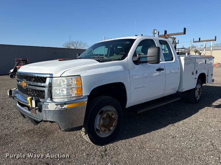 2013 Chevrolet 3500HD Ext. Cab utility bed pickup truck
