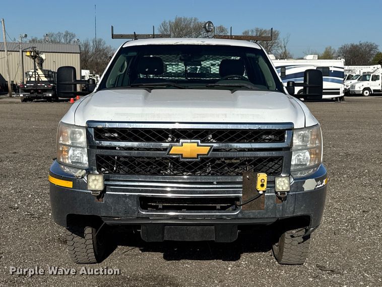 image for item EG8883 2013 Chevrolet 3500HD Ext. Cab utility bed pickup truck