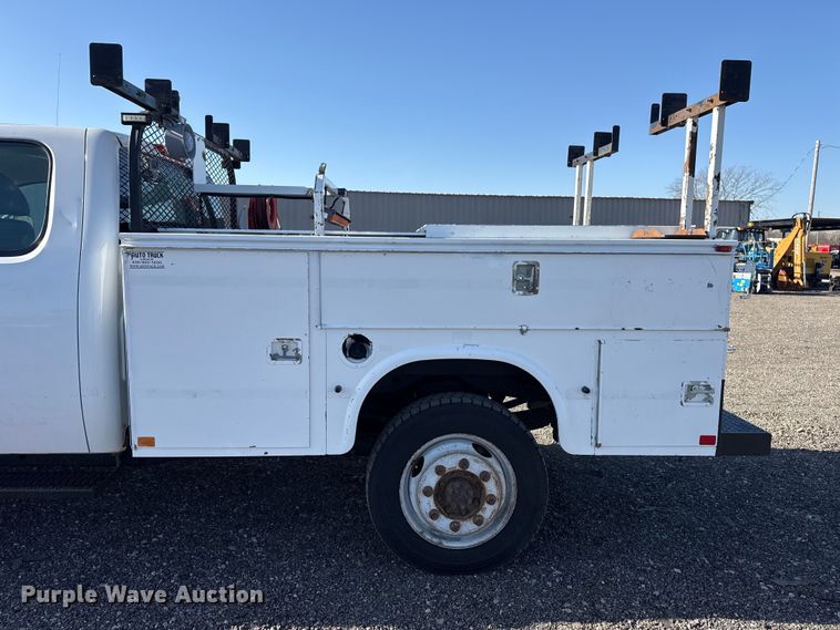 image for item EG8883 2013 Chevrolet 3500HD Ext. Cab utility bed pickup truck