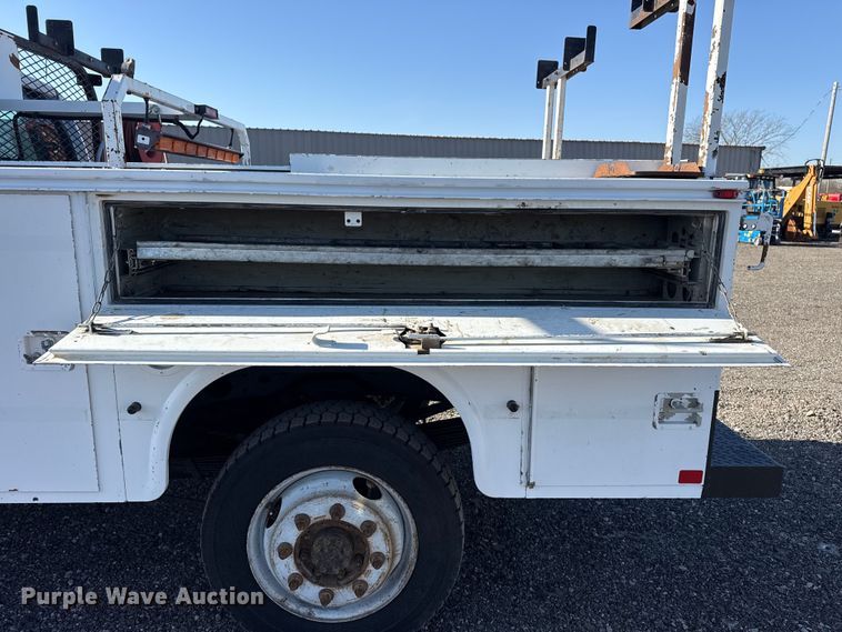 image for item EG8883 2013 Chevrolet 3500HD Ext. Cab utility bed pickup truck