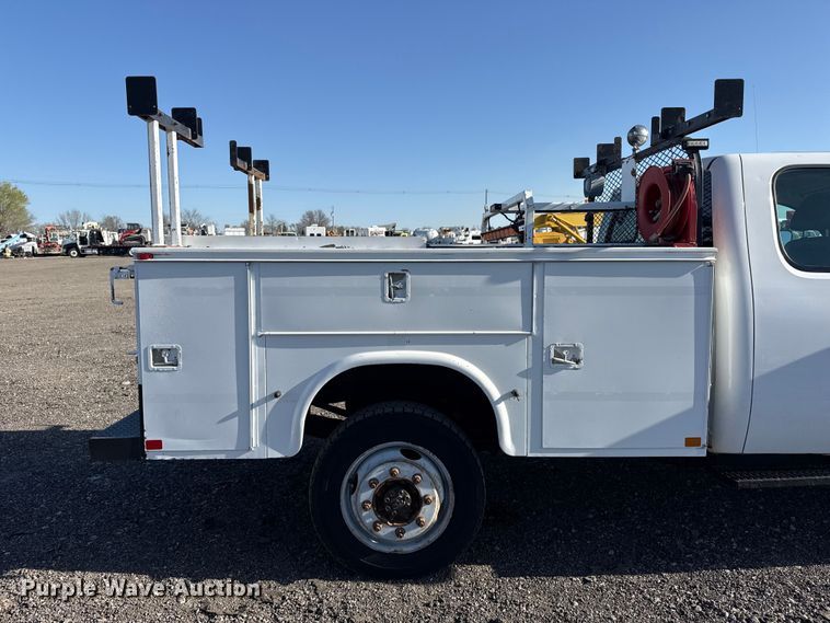 image for item EG8883 2013 Chevrolet 3500HD Ext. Cab utility bed pickup truck