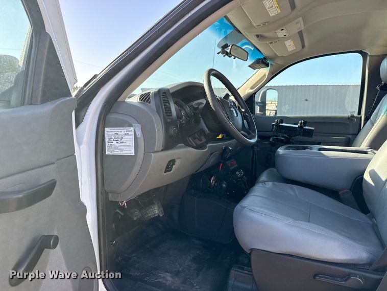image for item EG8883 2013 Chevrolet 3500HD Ext. Cab utility bed pickup truck