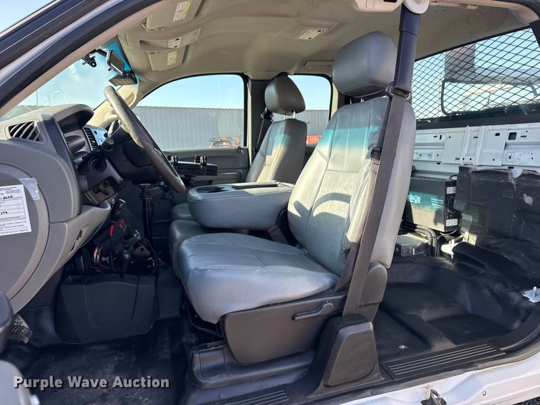 image for item EG8883 2013 Chevrolet 3500HD Ext. Cab utility bed pickup truck
