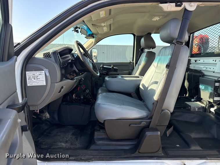image for item EG8883 2013 Chevrolet 3500HD Ext. Cab utility bed pickup truck
