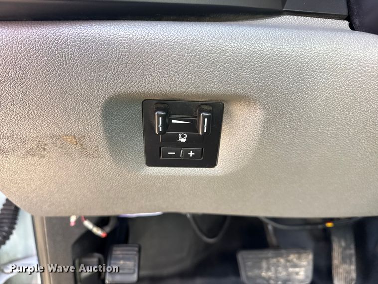 image for item EG8883 2013 Chevrolet 3500HD Ext. Cab utility bed pickup truck