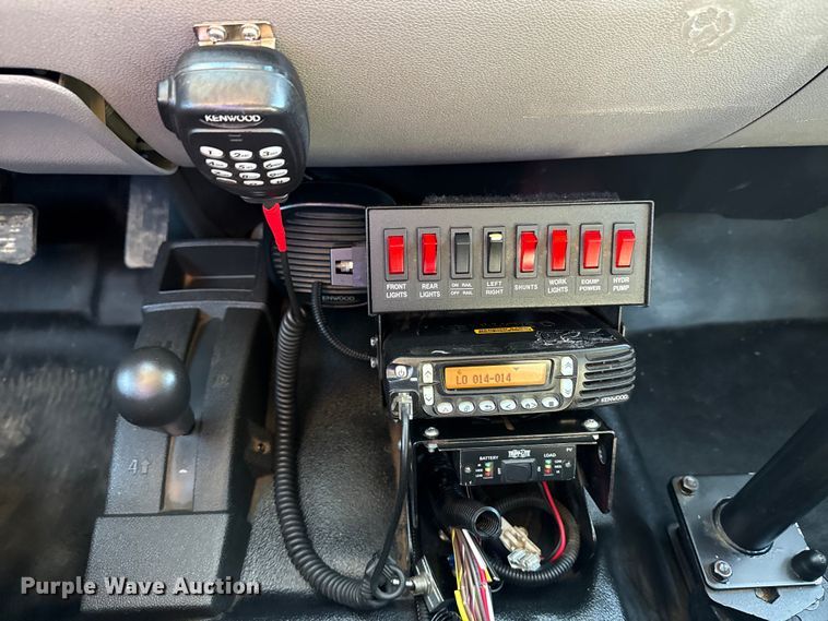 image for item EG8883 2013 Chevrolet 3500HD Ext. Cab utility bed pickup truck