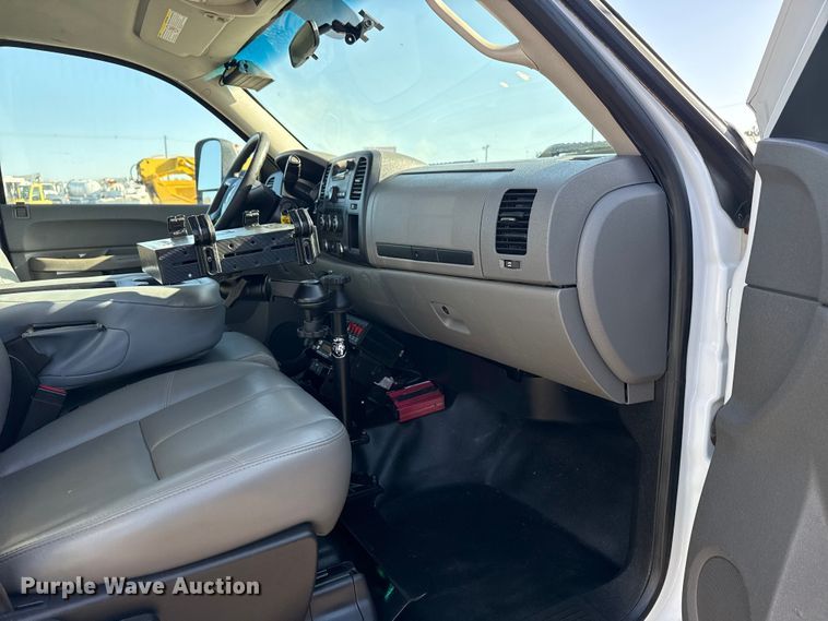 image for item EG8883 2013 Chevrolet 3500HD Ext. Cab utility bed pickup truck
