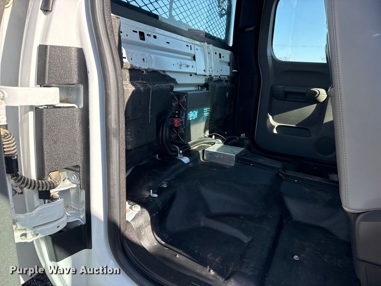 image for item EG8883 2013 Chevrolet 3500HD Ext. Cab utility bed pickup truck