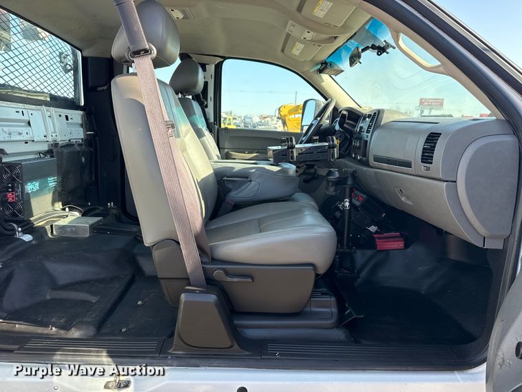 image for item EG8883 2013 Chevrolet 3500HD Ext. Cab utility bed pickup truck