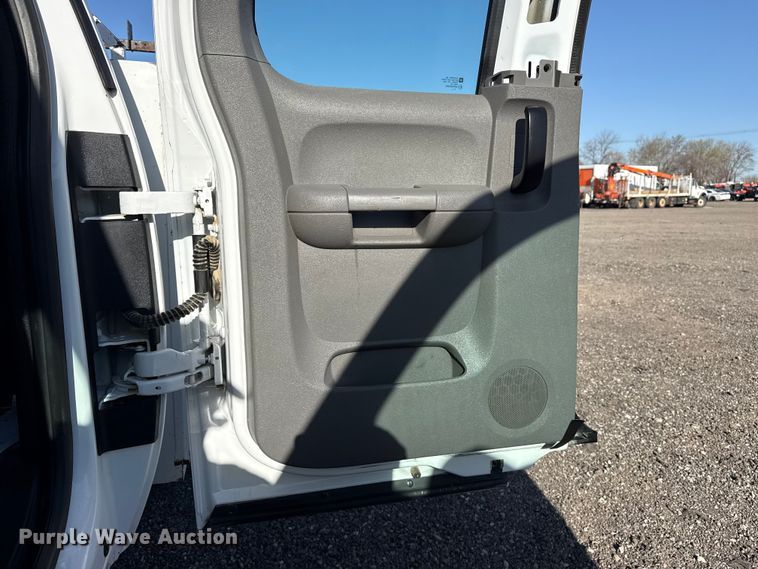 image for item EG8883 2013 Chevrolet 3500HD Ext. Cab utility bed pickup truck