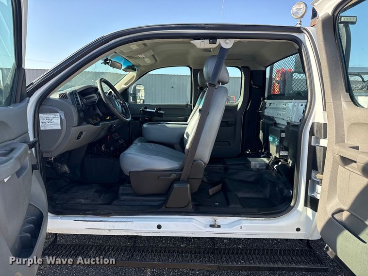image for item EG8883 2013 Chevrolet 3500HD Ext. Cab utility bed pickup truck