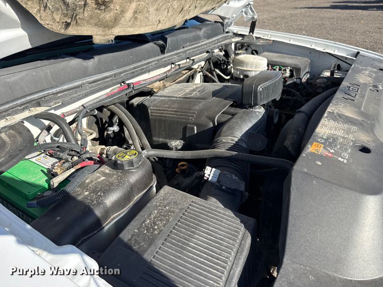 image for item EG8883 2013 Chevrolet 3500HD Ext. Cab utility bed pickup truck