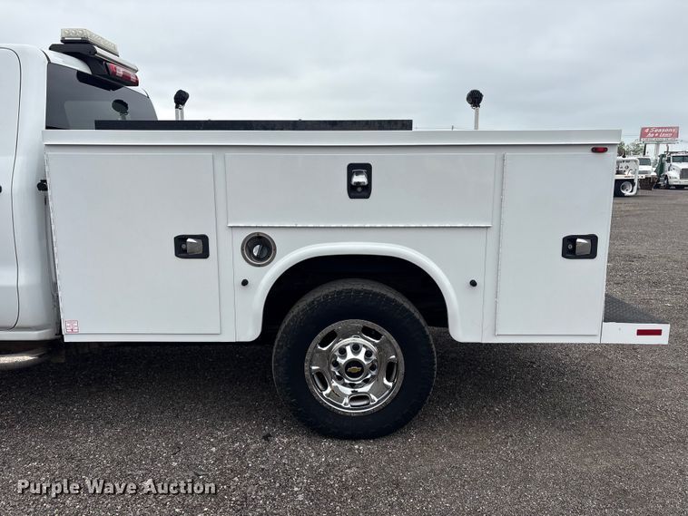 image for item EG9005 2019 Chevrolet 2500HD Ext. Cab utility bed pickup truck