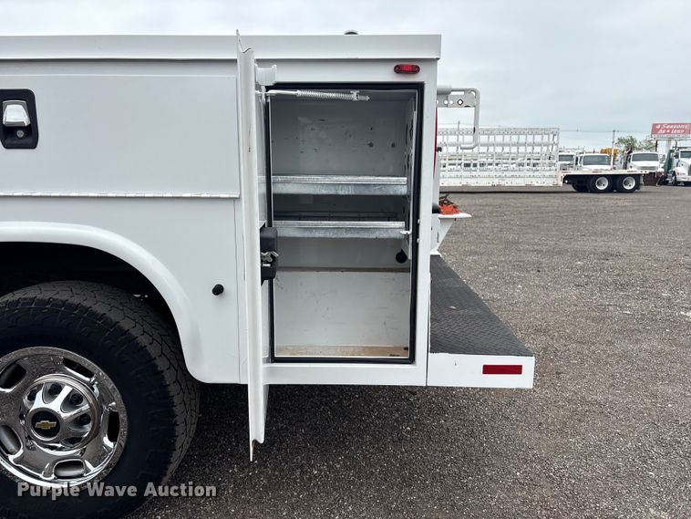 image for item EG9005 2019 Chevrolet 2500HD Ext. Cab utility bed pickup truck