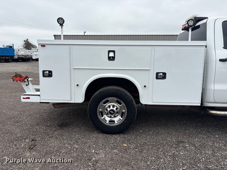 image for item EG9005 2019 Chevrolet 2500HD Ext. Cab utility bed pickup truck