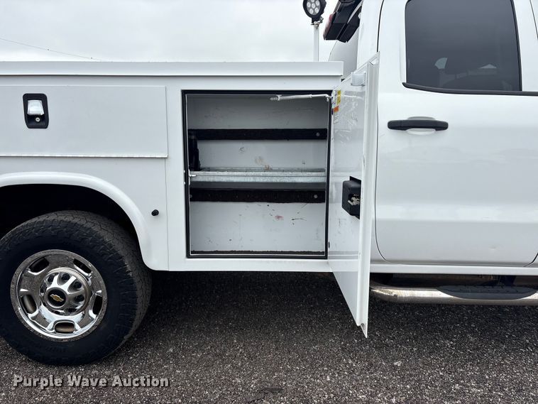 image for item EG9005 2019 Chevrolet 2500HD Ext. Cab utility bed pickup truck