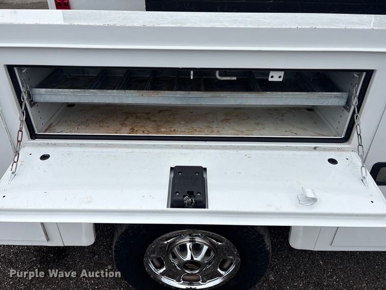 image for item EG9005 2019 Chevrolet 2500HD Ext. Cab utility bed pickup truck