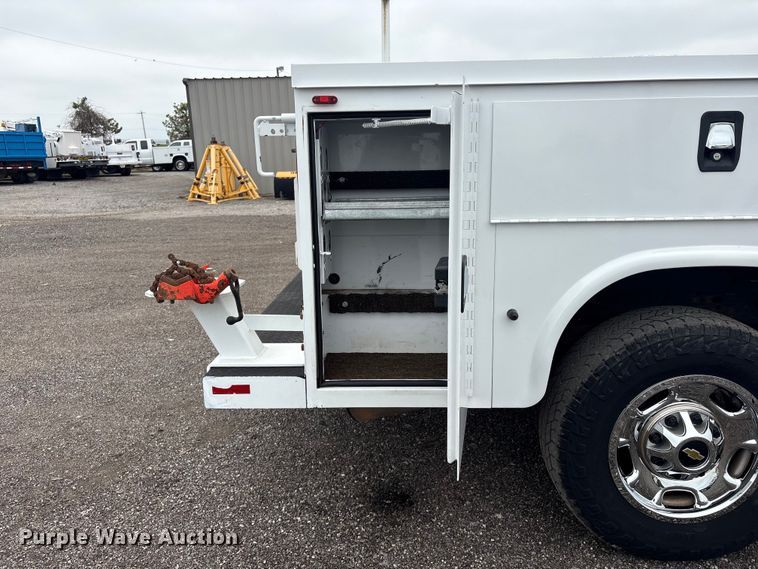 image for item EG9005 2019 Chevrolet 2500HD Ext. Cab utility bed pickup truck