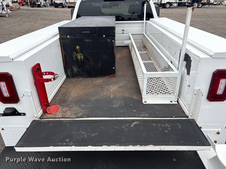 image for item EG9005 2019 Chevrolet 2500HD Ext. Cab utility bed pickup truck
