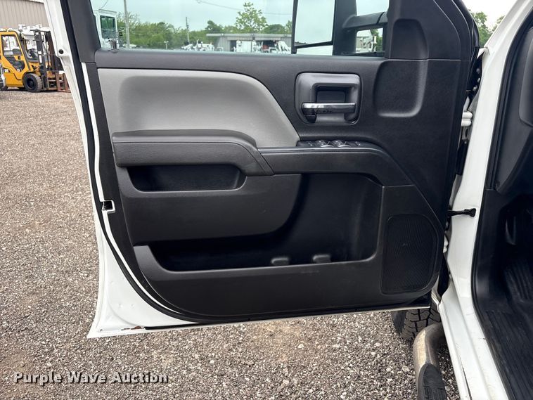image for item EG9005 2019 Chevrolet 2500HD Ext. Cab utility bed pickup truck