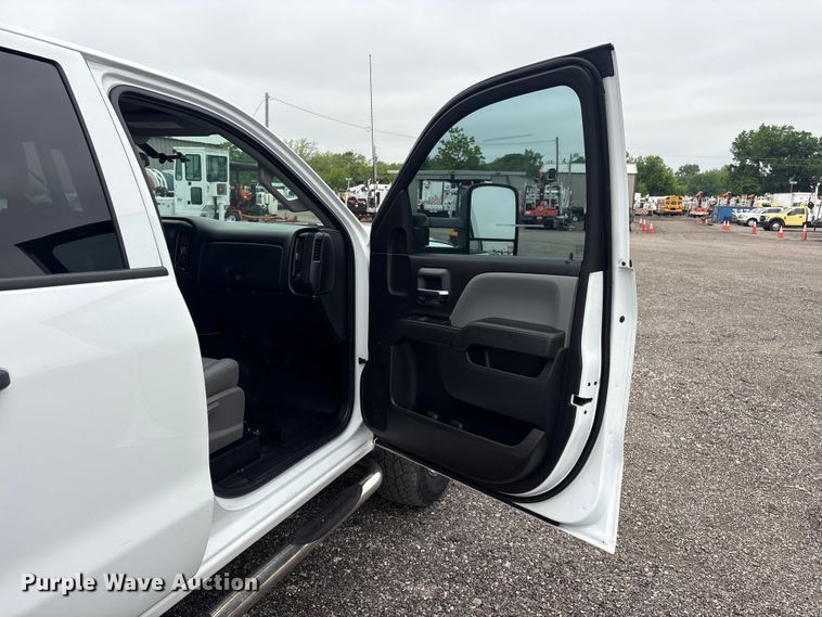 image for item EG9005 2019 Chevrolet 2500HD Ext. Cab utility bed pickup truck
