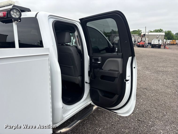 image for item EG9005 2019 Chevrolet 2500HD Ext. Cab utility bed pickup truck