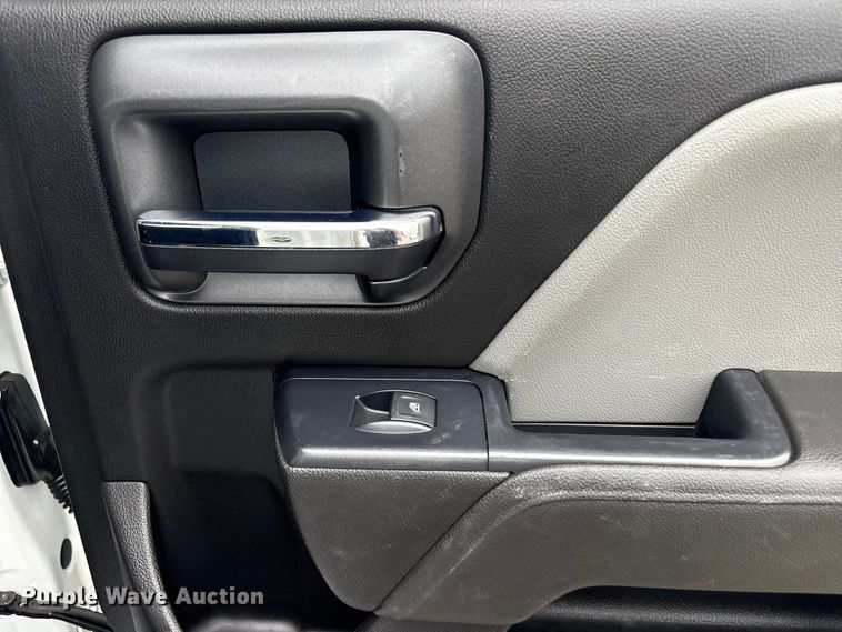 image for item EG9005 2019 Chevrolet 2500HD Ext. Cab utility bed pickup truck