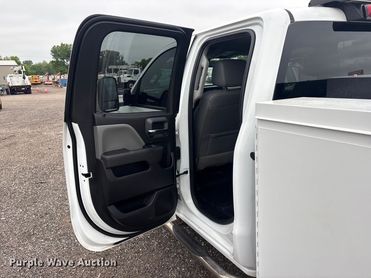 image for item EG9005 2019 Chevrolet 2500HD Ext. Cab utility bed pickup truck