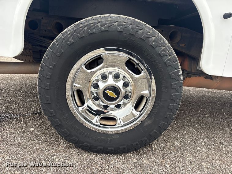 image for item EG9005 2019 Chevrolet 2500HD Ext. Cab utility bed pickup truck