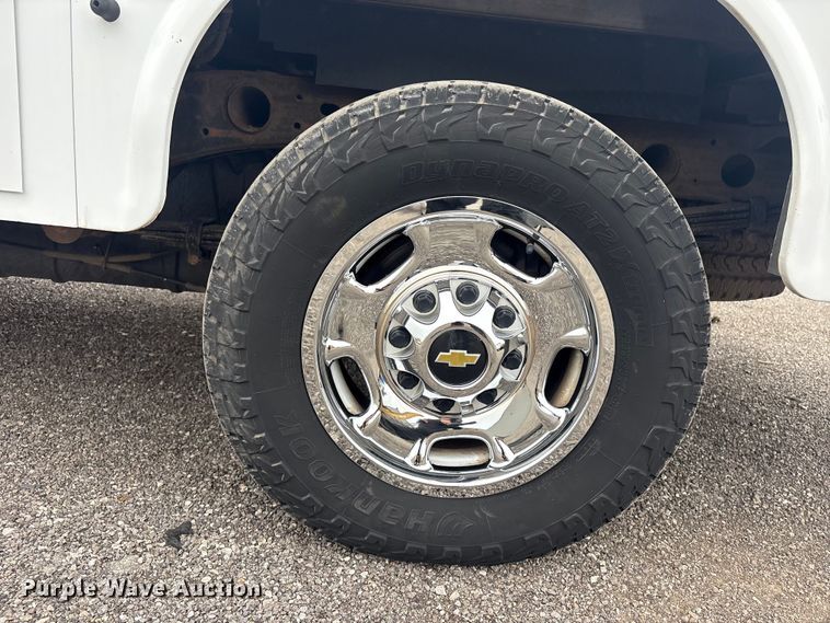 image for item EG9005 2019 Chevrolet 2500HD Ext. Cab utility bed pickup truck
