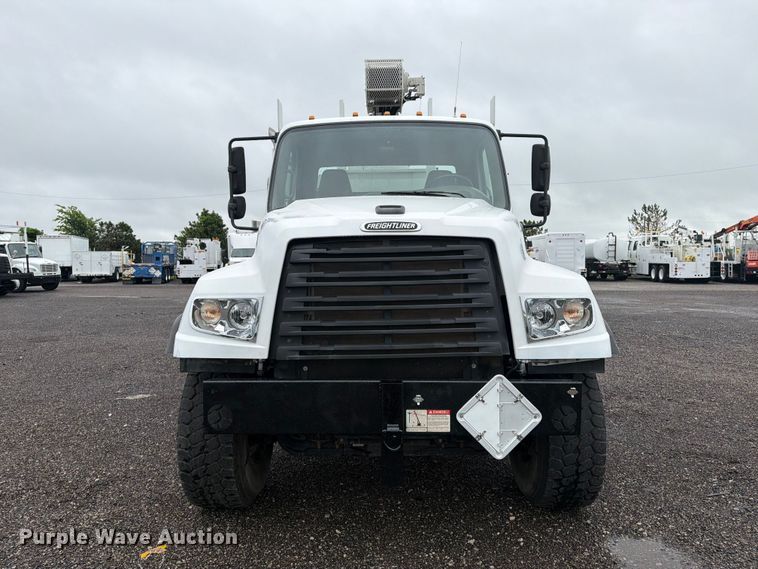 image for item EG9239 2012 Freightliner 114SD crane truck