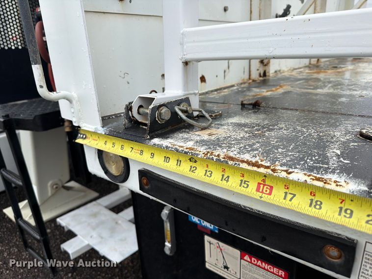 image for item EG9239 2012 Freightliner 114SD crane truck