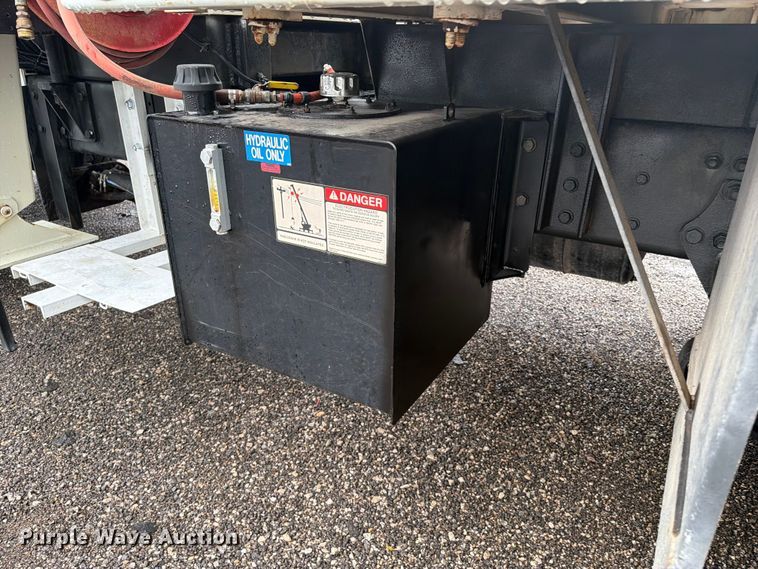 image for item EG9239 2012 Freightliner 114SD crane truck