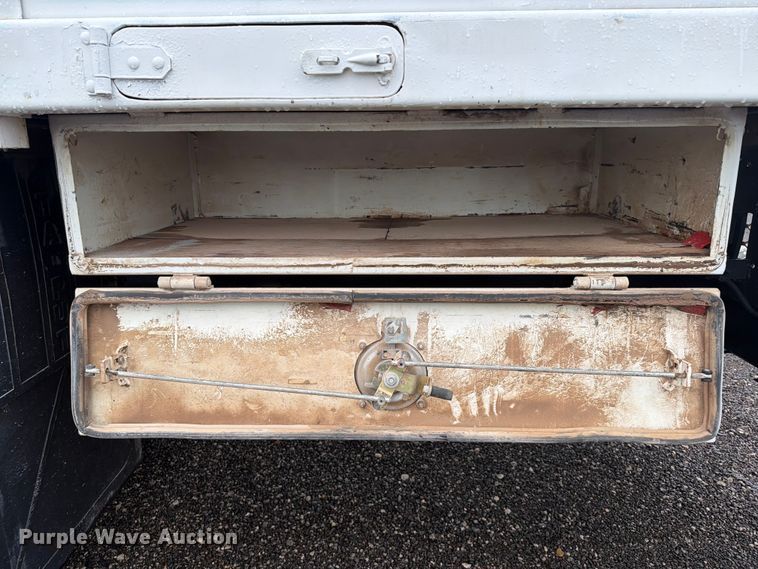 image for item EG9239 2012 Freightliner 114SD crane truck