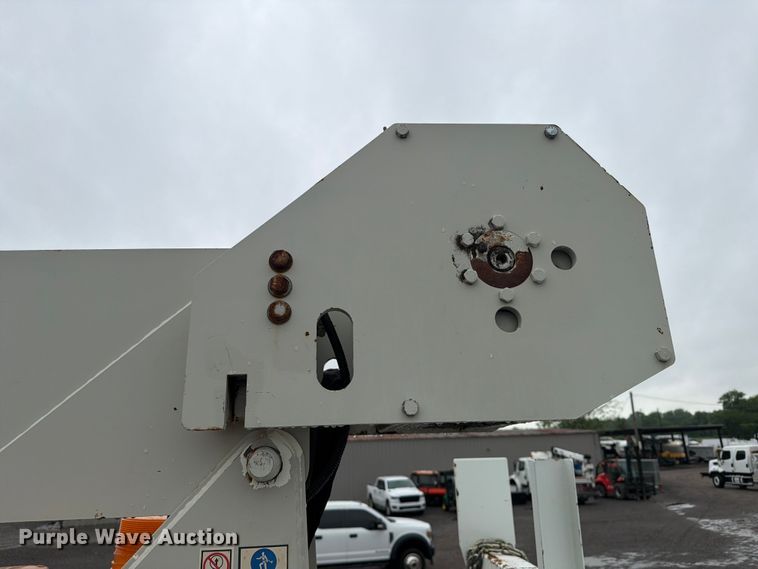 image for item EG9239 2012 Freightliner 114SD crane truck