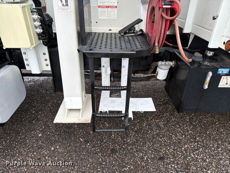 image for item EG9239 2012 Freightliner 114SD crane truck