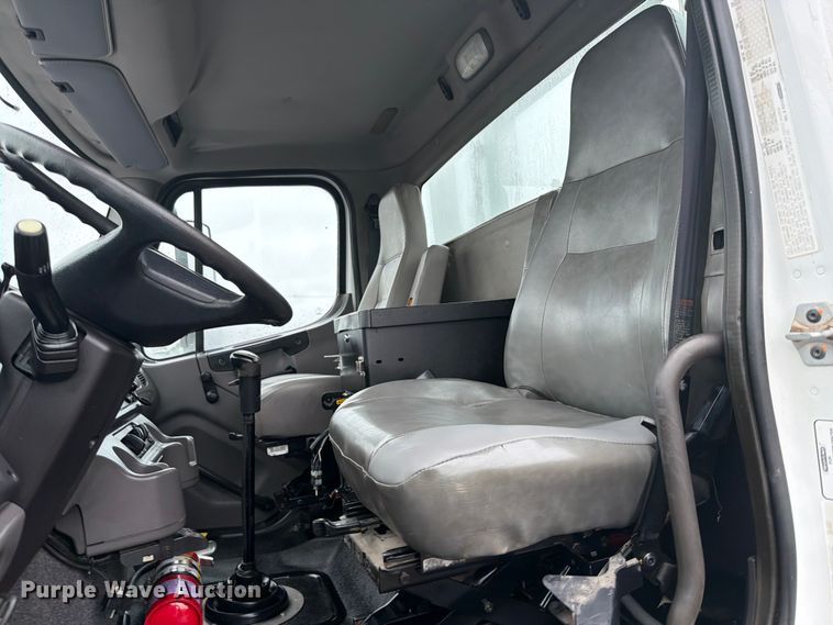 image for item EG9239 2012 Freightliner 114SD crane truck