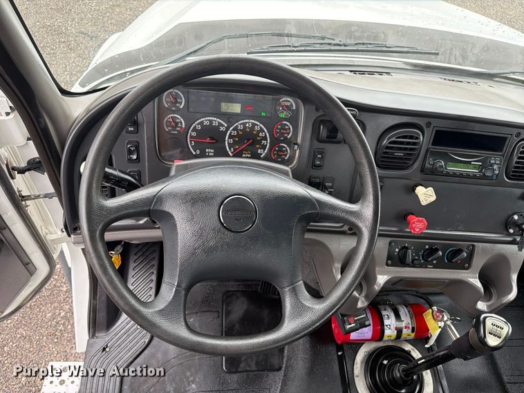 image for item EG9239 2012 Freightliner 114SD crane truck