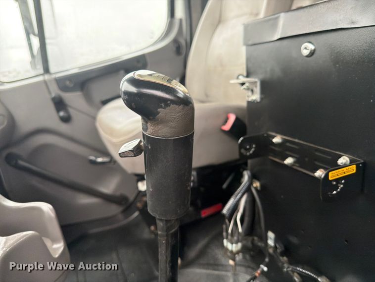 image for item EG9239 2012 Freightliner 114SD crane truck