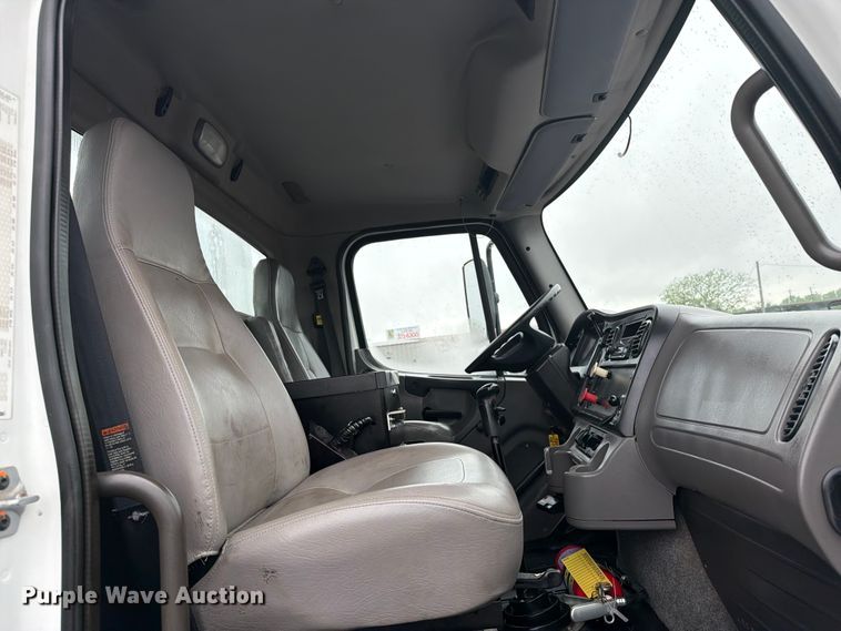 image for item EG9239 2012 Freightliner 114SD crane truck