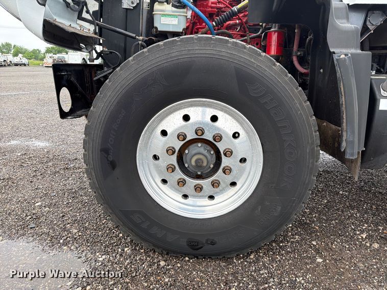 image for item EG9239 2012 Freightliner 114SD crane truck