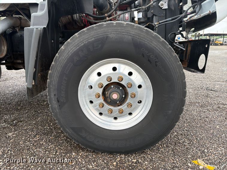 image for item EG9239 2012 Freightliner 114SD crane truck